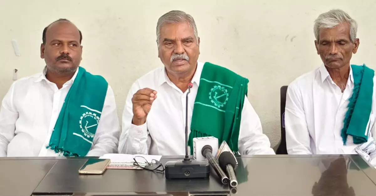 ಜು.21ರಂದು ಕೊಪ್ಪಳದಲ್ಲಿ ಬೃಹತ್ ರೈತ ಸಮಾವೇಶ : ಚಾಮರಸ ಮಾಲಿ ಪಾಟೀಲ್ ಜು.21ರಂದು ಕೊಪ್ಪಳದಲ್ಲಿ ಬೃಹತ್ ರೈತ ಸಮಾವೇಶ : ಚಾಮರಸ ಮಾಲಿ ಪಾಟೀಲ್