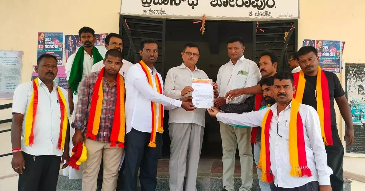 ಯಾದಗಿರಿ ಜಿಲ್ಲೆಯನ್ನು ಬರಗಾಲ ಪೀಡಿತ ಎಂದು ಘೋಷಿಸಿ ಪರಿಹಾರ ನೀಡುವಂತೆ ಕರವೇ ಒತ್ತಾಯ ಯಾದಗಿರಿ ಜಿಲ್ಲೆಯನ್ನು ಬರಗಾಲ ಪೀಡಿತ ಎಂದು ಘೋಷಿಸಿ ಪರಿಹಾರ ನೀಡುವಂತೆ ಕರವೇ ಒತ್ತಾಯ