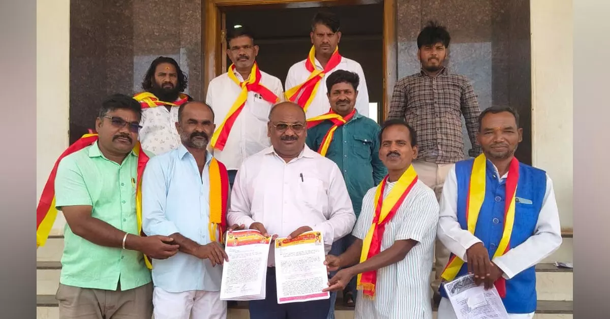 Bidar | ಕುಂಬರವಾಡದಲ್ಲಿ ಅಂಬೇಡ್ಕರ್ ಭವನ ನಿರ್ಮಾಣಕ್ಕೆ 1 ಕೋಟಿ ರೂ. ಮಂಜೂರು ಮಾಡಲು ಆಗ್ರಹ Bidar | ಕುಂಬರವಾಡದಲ್ಲಿ ಅಂಬೇಡ್ಕರ್ ಭವನ ನಿರ್ಮಾಣಕ್ಕೆ 1 ಕೋಟಿ ರೂ. ಮಂಜೂರು ಮಾಡಲು ಆಗ್ರಹ