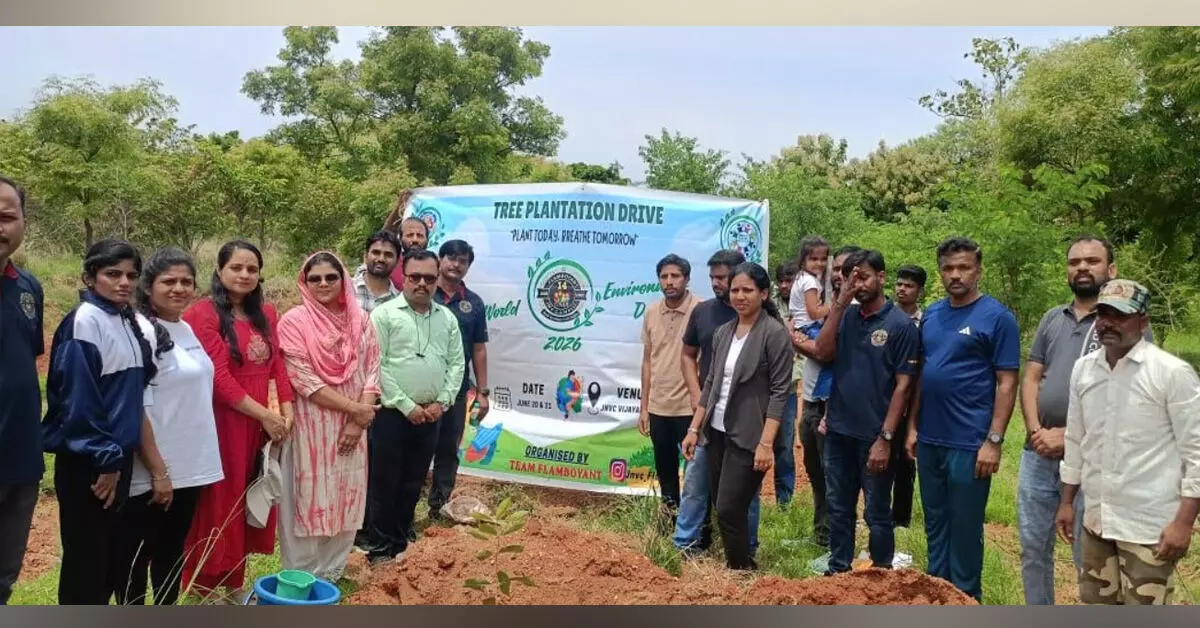 Vijayanagara | ಹಳೆಯ ವಿದ್ಯಾರ್ಥಿಗಳಿಂದ ಹಸಿರು ಅಭಿಯಾನ Vijayanagara | ಹಳೆಯ ವಿದ್ಯಾರ್ಥಿಗಳಿಂದ ಹಸಿರು ಅಭಿಯಾನ