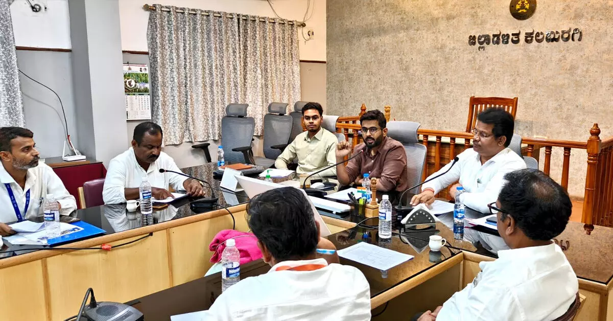 Kalaburagi | ಶೇ.98.46 ಗಣತಿ ನಮೂನೆ ವಿತರಣೆ: ರಾಜಕೀಯ ಪಕ್ಷಗಳಿಗೆ ಎಸ್ಐಆರ್ ಪ್ರಗತಿ ಮಾಹಿತಿ Kalaburagi | ಶೇ.98.46 ಗಣತಿ ನಮೂನೆ ವಿತರಣೆ: ರಾಜಕೀಯ ಪಕ್ಷಗಳಿಗೆ ಎಸ್ಐಆರ್ ಪ್ರಗತಿ ಮಾಹಿತಿ