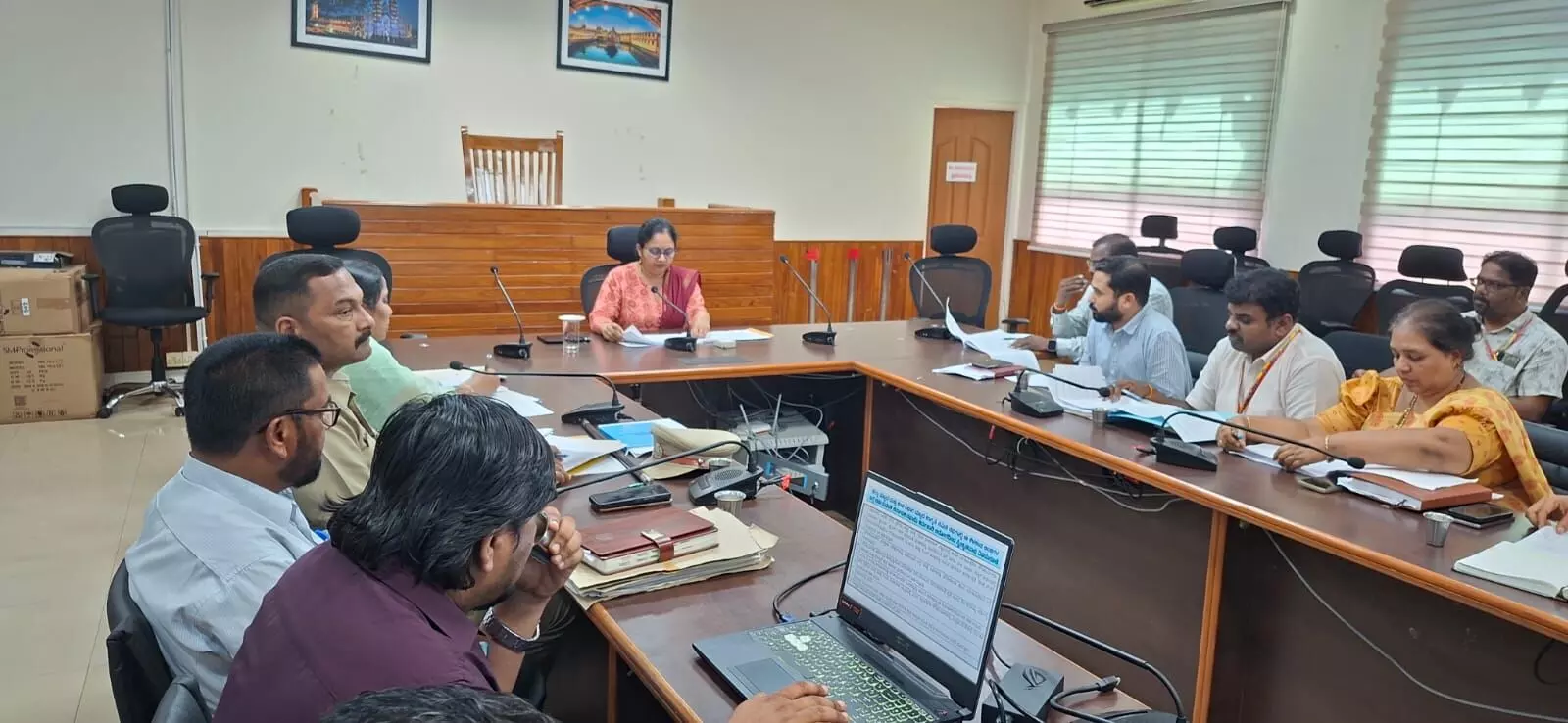 ಪೌರ ಕಾರ್ಮಿಕರು ಸುರಕ್ಷತಾ ಪರಿಕರ ಕಡ್ಡಾಯವಾಗಿ ಬಳಸಿ ಕರ್ತವ್ಯ ನಿರ್ವಹಿಸುವಂತೆ ನೋಡಿಕೊಳ್ಳಿ: ಉಡುಪಿ ಡಿಸಿ ಸ್ವರೂಪ ಪೌರ ಕಾರ್ಮಿಕರು ಸುರಕ್ಷತಾ ಪರಿಕರ ಕಡ್ಡಾಯವಾಗಿ ಬಳಸಿ ಕರ್ತವ್ಯ ನಿರ್ವಹಿಸುವಂತೆ ನೋಡಿಕೊಳ್ಳಿ: ಉಡುಪಿ ಡಿಸಿ ಸ್ವರೂಪ