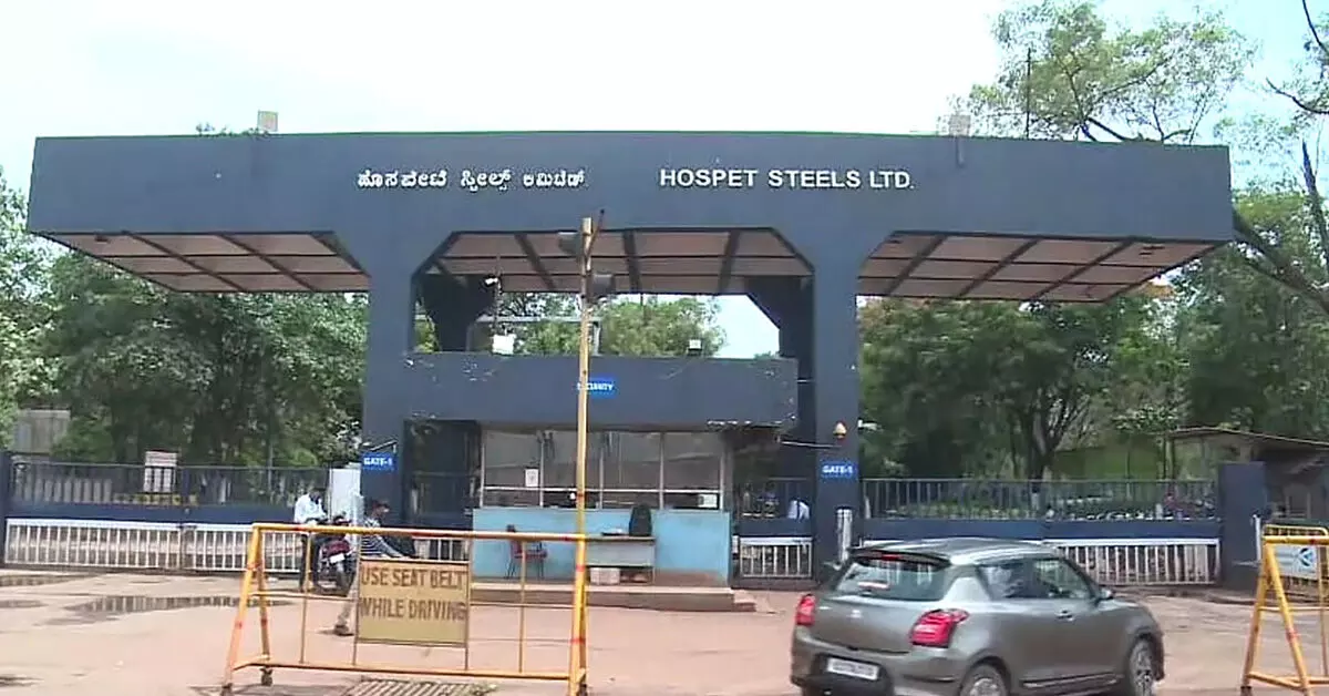 Koppal | ನಿಯಮ ಉಲ್ಲಂಘನೆ ಆರೋಪ : ಕಲ್ಯಾಣಿ ಸ್ಟೀಲ್ಸ್ಗೆ ನೋಟಿಸ್, ವಿದ್ಯುತ್ ಕಡಿತ Koppal | ನಿಯಮ ಉಲ್ಲಂಘನೆ ಆರೋಪ : ಕಲ್ಯಾಣಿ ಸ್ಟೀಲ್ಸ್ಗೆ ನೋಟಿಸ್, ವಿದ್ಯುತ್ ಕಡಿತ