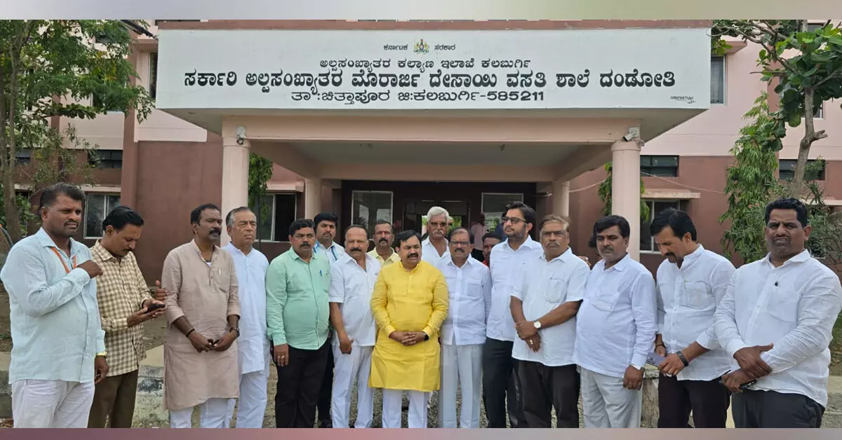 Chitapur | ದಂಡೋತಿ ಮೊರಾರ್ಜಿ ವಸತಿ ಶಾಲೆಗೆ ಬಿಜೆಪಿ ನಾಯಕರ ಭೇಟಿ : ಪರಿಶೀಲನೆ Chitapur | ದಂಡೋತಿ ಮೊರಾರ್ಜಿ ವಸತಿ ಶಾಲೆಗೆ ಬಿಜೆಪಿ ನಾಯಕರ ಭೇಟಿ : ಪರಿಶೀಲನೆ