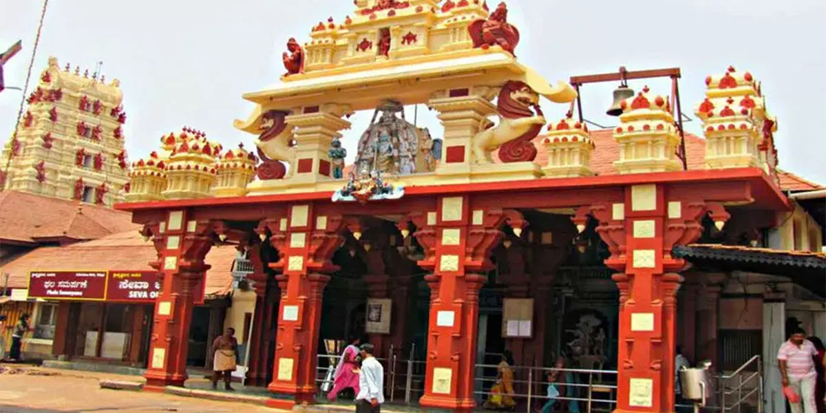 Udupi | ಶ್ರೀಕೃಷ್ಣ ಮಠದಲ್ಲಿ ಶಂಕರಾಚಾರ್ಯರ ನಿಂದನಾ ಹೇಳಿಕೆ ವಿವಾದ: ವಿಷಾದ ವ್ಯಕ್ತಪಡಿಸಿದ ಮಠ Udupi | ಶ್ರೀಕೃಷ್ಣ ಮಠದಲ್ಲಿ ಶಂಕರಾಚಾರ್ಯರ ನಿಂದನಾ ಹೇಳಿಕೆ ವಿವಾದ: ವಿಷಾದ ವ್ಯಕ್ತಪಡಿಸಿದ ಮಠ