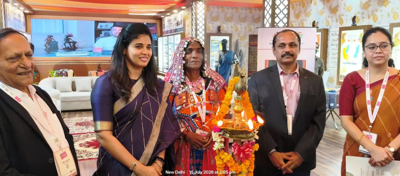 ಭಾರತ್ ಟೆಕ್ಸ್-2026: ಕರ್ನಾಟಕದಲ್ಲಿ 2,821 ಕೋಟಿ ರೂ.ಹೂಡಿಕೆಗೆ ಒಪ್ಪಂದ; 11 ಸಾವಿರಕ್ಕೂ ಅಧಿಕ ಉದ್ಯೋಗ ಸೃಷ್ಟಿ ಭಾರತ್ ಟೆಕ್ಸ್-2026: ಕರ್ನಾಟಕದಲ್ಲಿ 2,821 ಕೋಟಿ ರೂ.ಹೂಡಿಕೆಗೆ ಒಪ್ಪಂದ; 11 ಸಾವಿರಕ್ಕೂ ಅಧಿಕ ಉದ್ಯೋಗ ಸೃಷ್ಟಿ