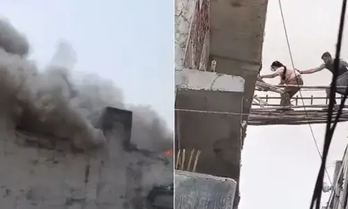 Noida | EV ಚಾರ್ಜ್ ಮಾಡುವಾಗ ಉಂಟಾದ ಕಿಡಿಯಿಂದ ಐದು ಅಂತಸ್ತಿನ ಕಟ್ಟಡದಲ್ಲಿ ಅಗ್ನಿ ಅವಘಡ; ಇಬ್ಬರು ಮೃತ್ಯು