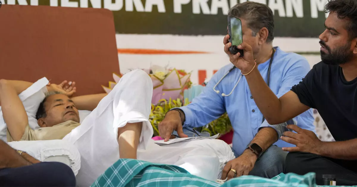 ಜನರ ಧ್ವನಿಯಾಗಲು ಸೋನಮ್ ವಾಂಗ್ಚುಕ್ ಗೆ ಉಪವಾಸ ಹೊಸದಲ್ಲ; ಲಡಾಖ್ನಿಂದ ಜಂತರ್ ಮಂತರ್ವರೆಗಿನ ಸತ್ಯಾಗ್ರಹದ ಹಾದಿ... ಜನರ ಧ್ವನಿಯಾಗಲು ಸೋನಮ್ ವಾಂಗ್ಚುಕ್ ಗೆ ಉಪವಾಸ ಹೊಸದಲ್ಲ; ಲಡಾಖ್ನಿಂದ ಜಂತರ್ ಮಂತರ್ವರೆಗಿನ ಸತ್ಯಾಗ್ರಹದ ಹಾದಿ...