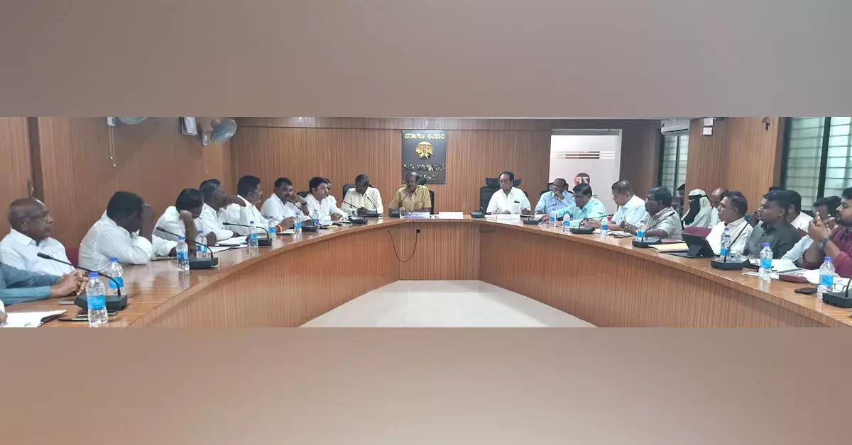 Raichur | ಗ್ಯಾರಂಟಿ ಯೋಜನೆಗಳ ಅನುಷ್ಠಾನ ಪ್ರಾಧಿಕಾರದ ಪ್ರಗತಿ ಪರಿಶೀಲನಾ ಸಭೆ Raichur | ಗ್ಯಾರಂಟಿ ಯೋಜನೆಗಳ ಅನುಷ್ಠಾನ ಪ್ರಾಧಿಕಾರದ ಪ್ರಗತಿ ಪರಿಶೀಲನಾ ಸಭೆ