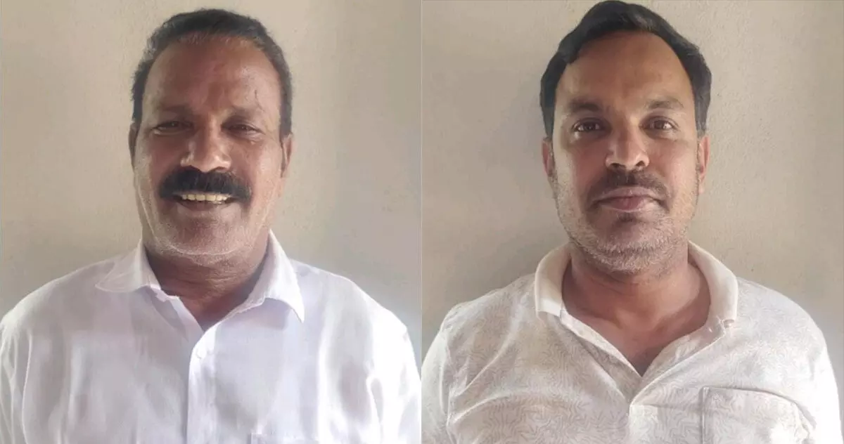 ಕುಂದಾಪುರ| ಎಸ್ಐಆರ್ ವಿಚಾರ: ಅಧಿಕಾರಿಯ ಸರಕಾರಿ ಕರ್ತವ್ಯಕ್ಕೆ ಅಡ್ಡಿ, ಜಾತಿನಿಂದನೆಯ ದೂರು; ತಂದೆ-ಮಗ ಬಂಧನ ಕುಂದಾಪುರ| ಎಸ್ಐಆರ್ ವಿಚಾರ: ಅಧಿಕಾರಿಯ ಸರಕಾರಿ ಕರ್ತವ್ಯಕ್ಕೆ ಅಡ್ಡಿ, ಜಾತಿನಿಂದನೆಯ ದೂರು; ತಂದೆ-ಮಗ ಬಂಧನ