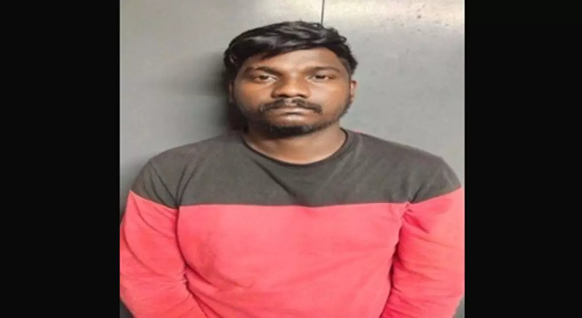 ಕುಂದಾಪುರ: 6 ತಿಂಗಳಿಂದ ತಲೆಮರೆಸಿಕೊಂಡಿದ್ದ ವಾರೆಂಟ್ ಆರೋಪಿ ಸೆರೆ ಕುಂದಾಪುರ: 6 ತಿಂಗಳಿಂದ ತಲೆಮರೆಸಿಕೊಂಡಿದ್ದ ವಾರೆಂಟ್ ಆರೋಪಿ ಸೆರೆ