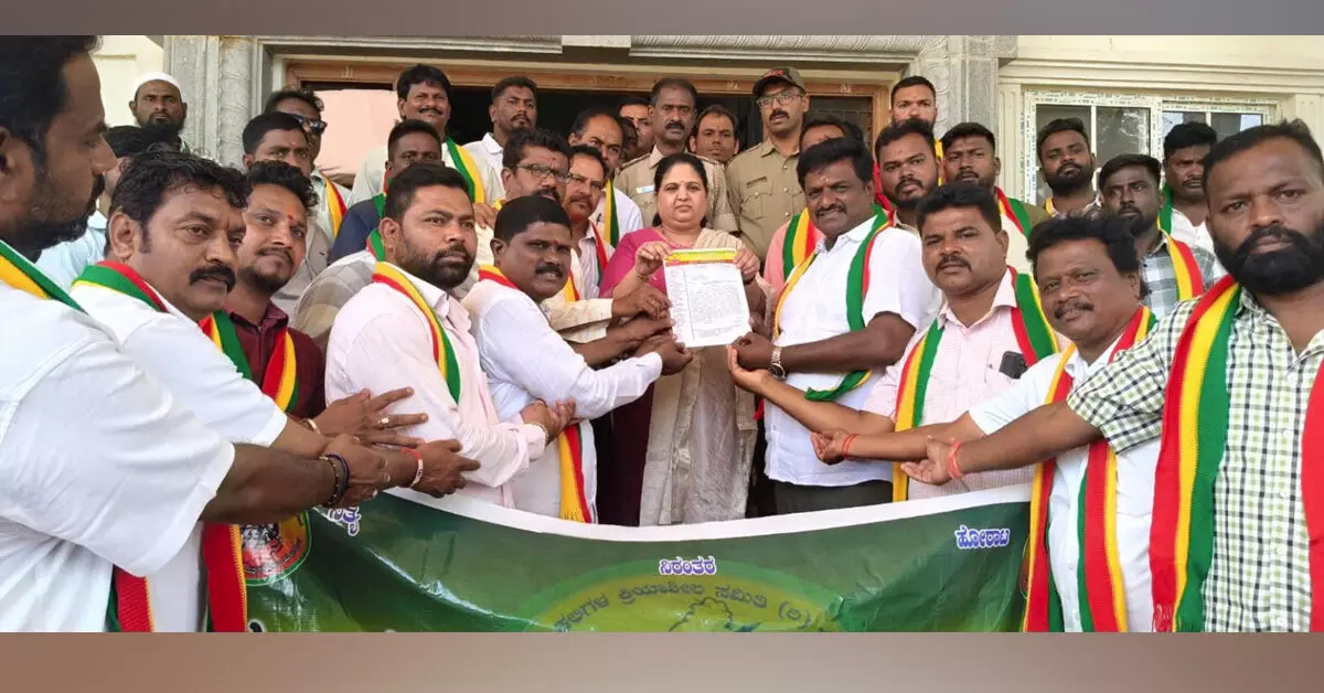Vijayanagara | ದಿನವಹಿ ತರಕಾರಿ ಮಾರುಕಟ್ಟೆ, ಟೌನ್ ರೀಡಿಂಗ್ ರೂಂ ತಕ್ಷಣ ಉದ್ಘಾಟಿಸಲು ಆಗ್ರಹ Vijayanagara | ದಿನವಹಿ ತರಕಾರಿ ಮಾರುಕಟ್ಟೆ, ಟೌನ್ ರೀಡಿಂಗ್ ರೂಂ ತಕ್ಷಣ ಉದ್ಘಾಟಿಸಲು ಆಗ್ರಹ
