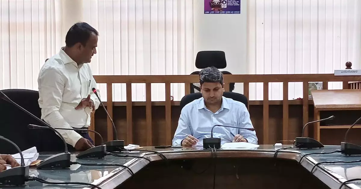 Yadgiri | ಅನ್ನಭಾಗ್ಯ ಅಕ್ಕಿ ಅಕ್ರಮ ಸಾಗಾಣಿಕೆ ವಿರುದ್ಧ ಕಠಿಣ ಕ್ರಮ: ಜಿಲ್ಲಾಧಿಕಾರಿ ರಾಹುಲ್ ಪಾಂಡ್ವೆ ಎಚ್ಚರಿಕೆ Yadgiri | ಅನ್ನಭಾಗ್ಯ ಅಕ್ಕಿ ಅಕ್ರಮ ಸಾಗಾಣಿಕೆ ವಿರುದ್ಧ ಕಠಿಣ ಕ್ರಮ: ಜಿಲ್ಲಾಧಿಕಾರಿ ರಾಹುಲ್ ಪಾಂಡ್ವೆ ಎಚ್ಚರಿಕೆ