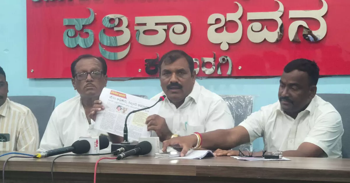 Kalaburagi | ಪರಾರಿಯಾಗಿದ್ದ ಕೈದಿಯನ್ನು ಬಂಧಿಸಿದ್ದು ಯಾರು?: ಸ್ಪಷ್ಟನೆಗೆ ಅವ್ವಣ್ಣಾ ಮ್ಯಾಕೇರಿ ಒತ್ತಾಯ Kalaburagi | ಪರಾರಿಯಾಗಿದ್ದ ಕೈದಿಯನ್ನು ಬಂಧಿಸಿದ್ದು ಯಾರು?: ಸ್ಪಷ್ಟನೆಗೆ ಅವ್ವಣ್ಣಾ ಮ್ಯಾಕೇರಿ ಒತ್ತಾಯ