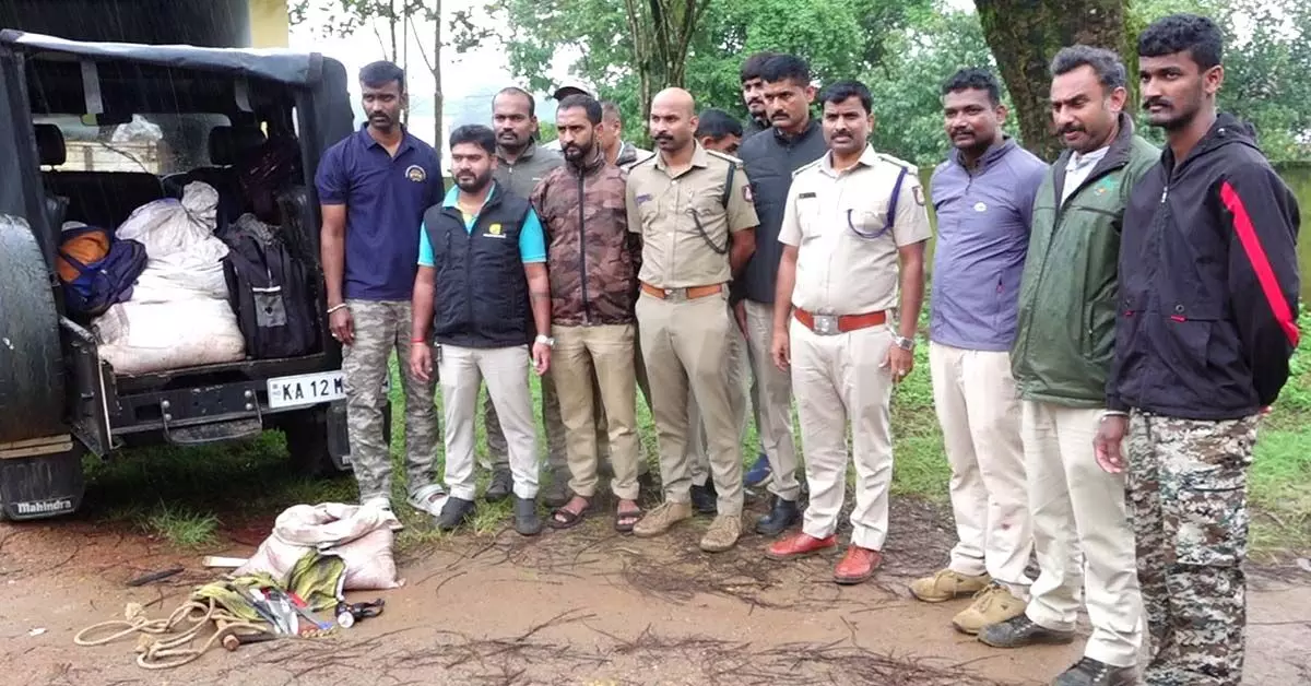 Madikeri | ಕಾಡು ಕೋಣ ಬೇಟೆಯಾಡಿ ಮಾಂಸ ಸಾಗಿಸುತ್ತಿದ್ದ ಜೀಪಿನ ಮೇಲೆ ಗುಂಡಿನ ದಾಳಿ; ಇಬ್ಬರು ಆರೋಪಿಗಳಿಗೆ ಗಾಯ Madikeri | ಕಾಡು ಕೋಣ ಬೇಟೆಯಾಡಿ ಮಾಂಸ ಸಾಗಿಸುತ್ತಿದ್ದ ಜೀಪಿನ ಮೇಲೆ ಗುಂಡಿನ ದಾಳಿ; ಇಬ್ಬರು ಆರೋಪಿಗಳಿಗೆ ಗಾಯ