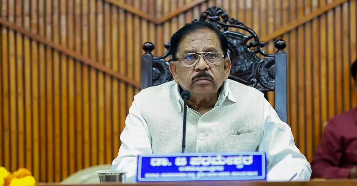 ಬರ ಪರಿಸ್ಥಿತಿ ಎದುರಿಸಲು ಸರಕಾರ ಜವಾಬ್ದಾರಿಯಿಂದ ಕೆಲಸ ಮಾಡುತ್ತಿದೆ : ಡಿಸಿಎಂ ಡಾ.ಜಿ.ಪರಮೇಶ್ವರ್ ಬರ ಪರಿಸ್ಥಿತಿ ಎದುರಿಸಲು ಸರಕಾರ ಜವಾಬ್ದಾರಿಯಿಂದ ಕೆಲಸ ಮಾಡುತ್ತಿದೆ : ಡಿಸಿಎಂ ಡಾ.ಜಿ.ಪರಮೇಶ್ವರ್