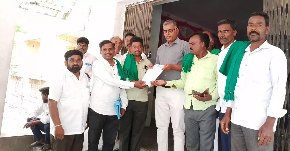ಅಫಜಲಪುರವನ್ನು ಬರಪೀಡಿತ ಪ್ರದೇಶವೆಂದು ಘೋಷಿಸಲು ದತ್ತು ಶಿವಣಗಿ ಆಗ್ರಹ ಅಫಜಲಪುರವನ್ನು ಬರಪೀಡಿತ ಪ್ರದೇಶವೆಂದು ಘೋಷಿಸಲು ದತ್ತು ಶಿವಣಗಿ ಆಗ್ರಹ