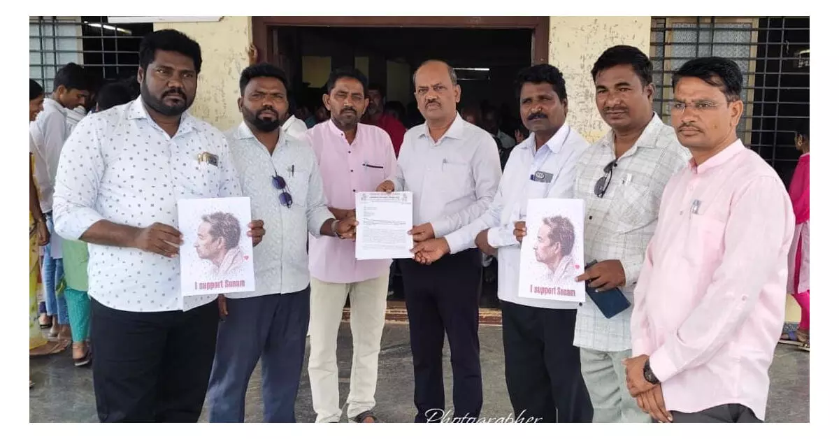 ಕುಕನೂರು : ಸೋನಂ ವಾಂಗ್ಚುಕ್ ಉಪವಾಸ ಮುಷ್ಕರ ಬೆಂಬಲಿಸಿ ರಾಷ್ಟ್ರಪತಿಗೆ ಮನವಿ ಕುಕನೂರು : ಸೋನಂ ವಾಂಗ್ಚುಕ್ ಉಪವಾಸ ಮುಷ್ಕರ ಬೆಂಬಲಿಸಿ ರಾಷ್ಟ್ರಪತಿಗೆ ಮನವಿ