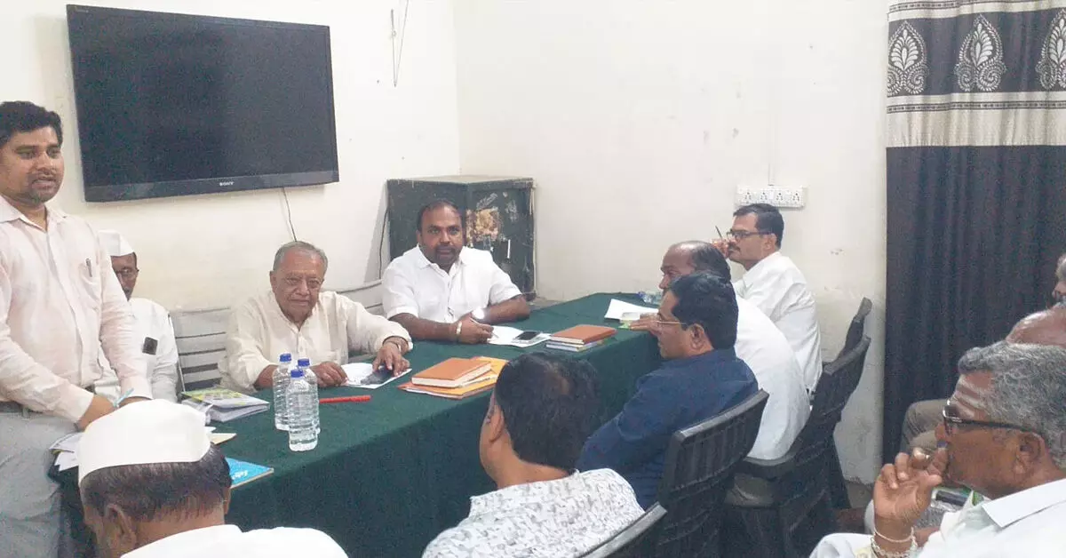 Aland | ಬರ ಘೋಷಣೆ, ರೈತರ ಸಾಲಮನ್ನಾ, ಬೆಳೆ ವಿಮೆ ವಿತರಣೆಗೆ ಒತ್ತಾಯ Aland | ಬರ ಘೋಷಣೆ, ರೈತರ ಸಾಲಮನ್ನಾ, ಬೆಳೆ ವಿಮೆ ವಿತರಣೆಗೆ ಒತ್ತಾಯ