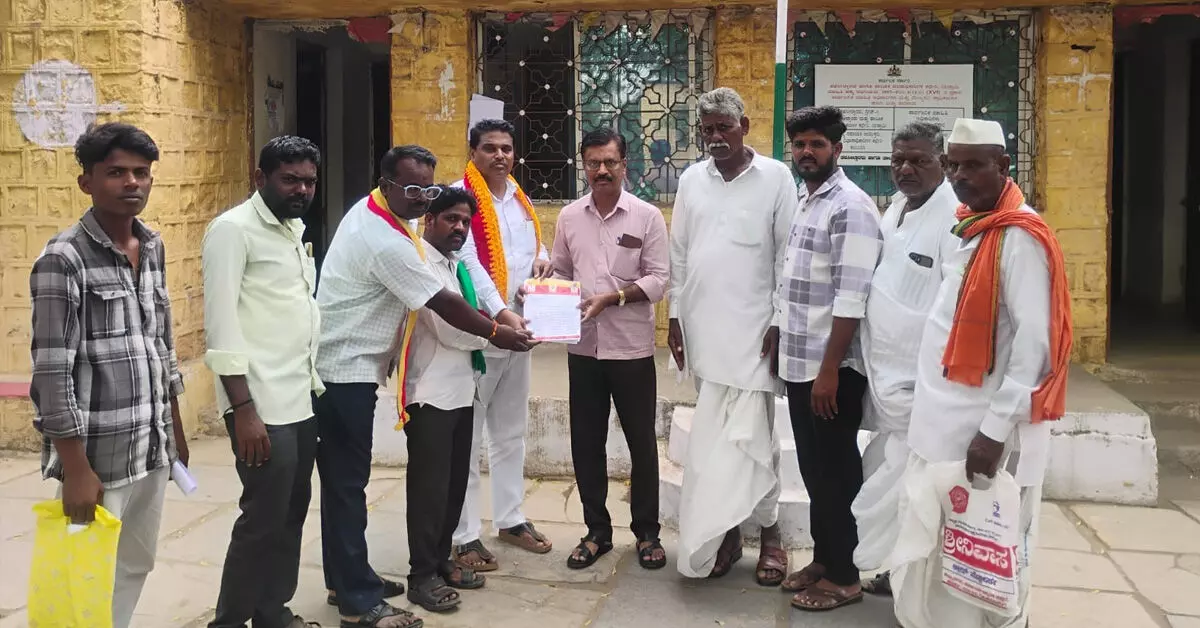 ಯಡ್ರಾಮಿ | ಉತ್ತರ ಕರ್ನಾಟಕವನ್ನು ಬರಪೀಡಿತ ಪ್ರದೇಶವೆಂದು ಘೋಷಿಸಲು ಕರವೇ ಆಗ್ರಹ ಯಡ್ರಾಮಿ | ಉತ್ತರ ಕರ್ನಾಟಕವನ್ನು ಬರಪೀಡಿತ ಪ್ರದೇಶವೆಂದು ಘೋಷಿಸಲು ಕರವೇ ಆಗ್ರಹ
