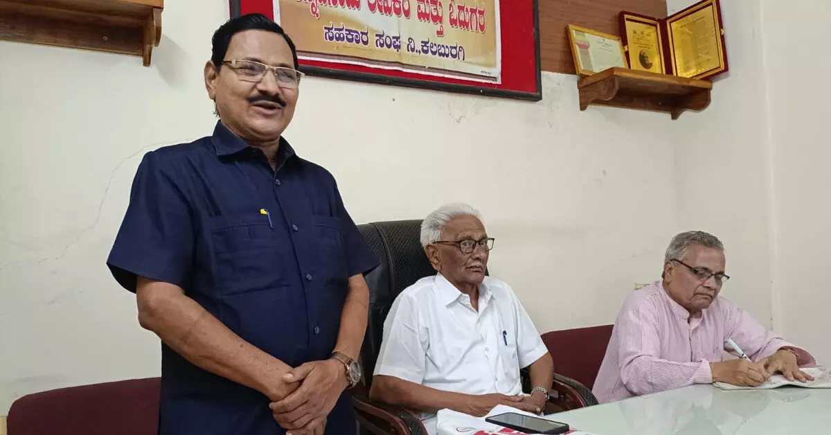 Kalaburagi | ವಚನ–ದಾಸ ಸಾಹಿತ್ಯ ಮಾನವೀಯ ಮೌಲ್ಯಗಳ ಪ್ರತೀಕ: ಡಾ. ಸುರೇಶ ಜಾಧವ್ Kalaburagi | ವಚನ–ದಾಸ ಸಾಹಿತ್ಯ ಮಾನವೀಯ ಮೌಲ್ಯಗಳ ಪ್ರತೀಕ: ಡಾ. ಸುರೇಶ ಜಾಧವ್