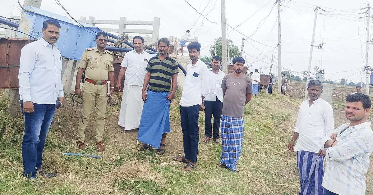 ಸುರಪುರ: ಬರಗಾಲದ ಮಧ್ಯೆ ಪಂಪ್ಸೆಟ್ ಕಳ್ಳರ ಕಾಟ ಸುರಪುರ: ಬರಗಾಲದ ಮಧ್ಯೆ ಪಂಪ್ಸೆಟ್ ಕಳ್ಳರ ಕಾಟ