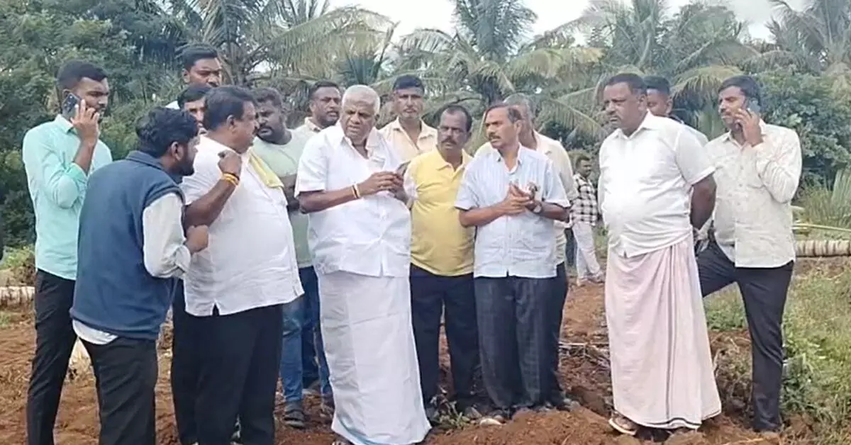 ಮಾವಿನಕೆರೆಯಲ್ಲಿ ಚೆನ್ನಮ್ಮ ಅಂತ್ಯಕ್ರಿಯೆಗೆ ಸಕಲ ಸಿದ್ಧತೆ; ಜಿಲ್ಲಾಡಳಿತದಿಂದ ಬಿಗಿ ಭದ್ರತೆ ಮಾವಿನಕೆರೆಯಲ್ಲಿ ಚೆನ್ನಮ್ಮ ಅಂತ್ಯಕ್ರಿಯೆಗೆ ಸಕಲ ಸಿದ್ಧತೆ; ಜಿಲ್ಲಾಡಳಿತದಿಂದ ಬಿಗಿ ಭದ್ರತೆ