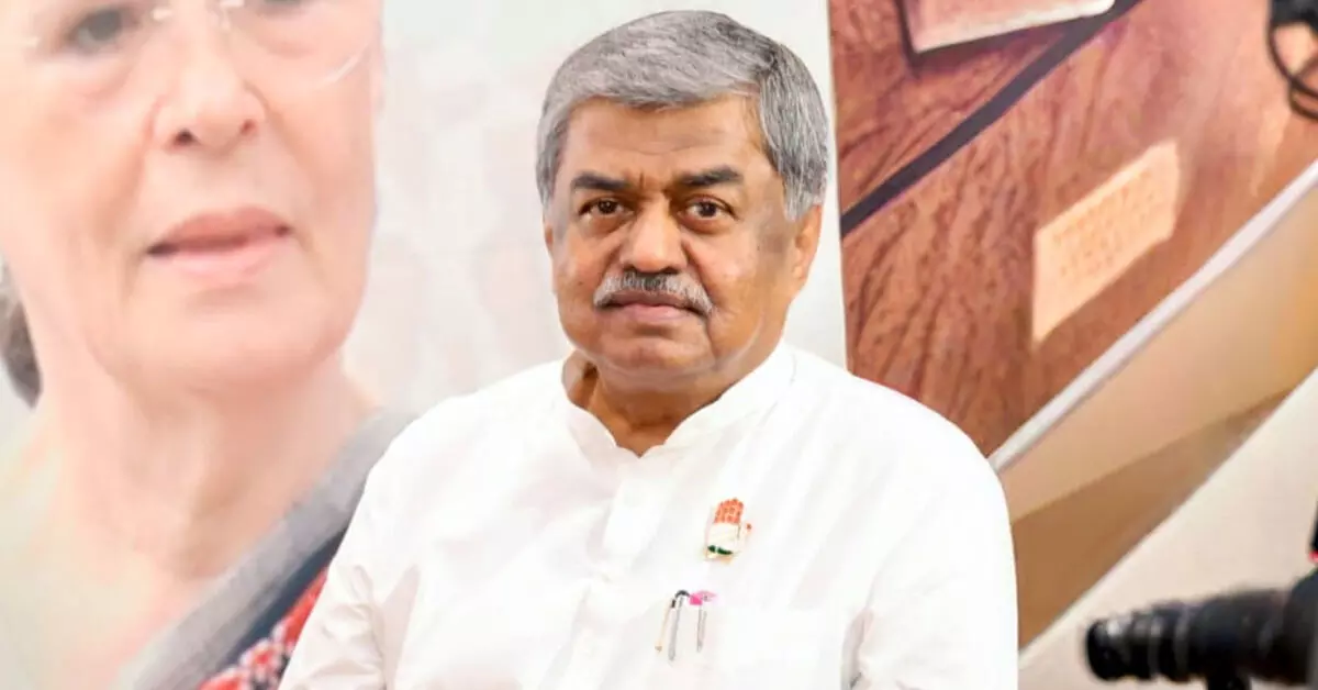 ಕೇಂದ್ರ ಬಿಜೆಪಿ ಸರಕಾರ ಶಿಕ್ಷಣವನ್ನು ಸಂಪೂರ್ಣವಾಗಿ ಧ್ವಂಸ ಮಾಡುತ್ತಿದೆ: ಬಿ.ಕೆ.ಹರಿಪ್ರಸಾದ್ ಆಕ್ರೋಶ ಕೇಂದ್ರ ಬಿಜೆಪಿ ಸರಕಾರ ಶಿಕ್ಷಣವನ್ನು ಸಂಪೂರ್ಣವಾಗಿ ಧ್ವಂಸ ಮಾಡುತ್ತಿದೆ: ಬಿ.ಕೆ.ಹರಿಪ್ರಸಾದ್ ಆಕ್ರೋಶ