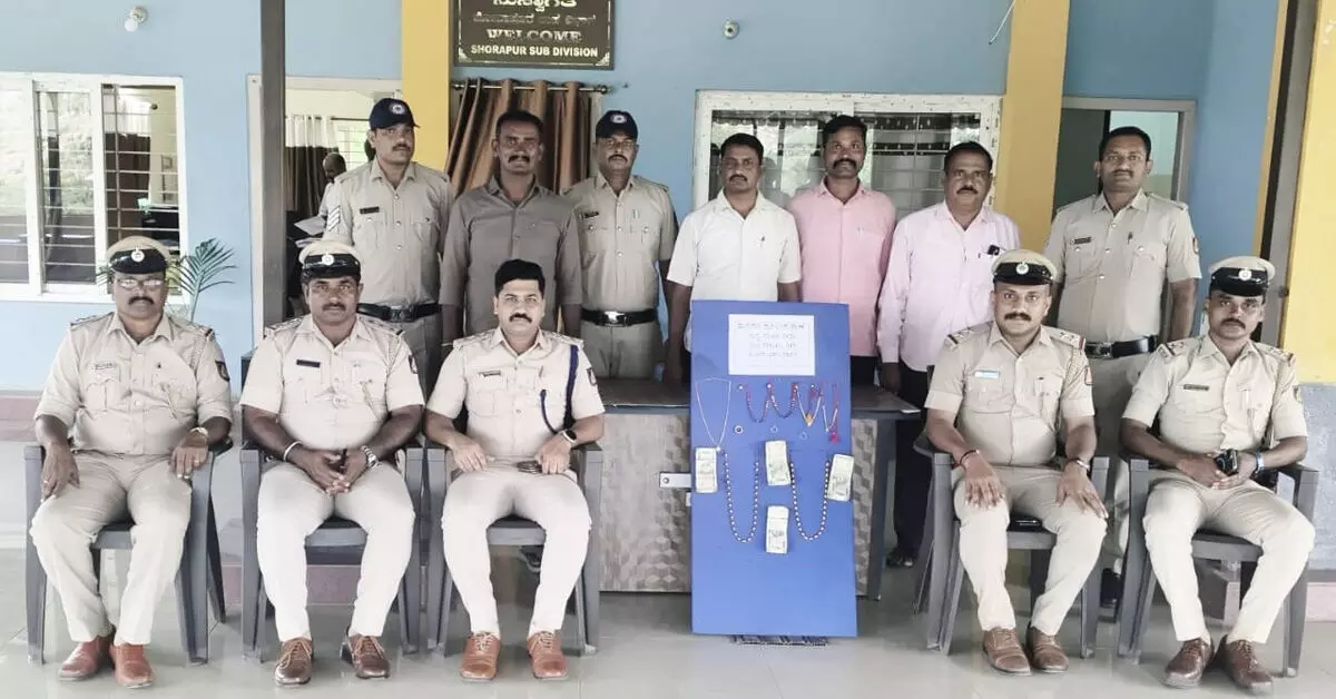 ಮನೆ ಕಳ್ಳತನ ಪ್ರಕರಣ ಭೇದಿಸಿದ ಹುಣಸಗಿ ಪೊಲೀಸರು; 73 ಗ್ರಾಂ ಚಿನ್ನ, 2 ಲಕ್ಷ ರೂ. ನಗದು ವಶ ಮನೆ ಕಳ್ಳತನ ಪ್ರಕರಣ ಭೇದಿಸಿದ ಹುಣಸಗಿ ಪೊಲೀಸರು; 73 ಗ್ರಾಂ ಚಿನ್ನ, 2 ಲಕ್ಷ ರೂ. ನಗದು ವಶ
