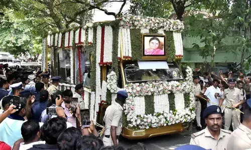 ಹೊಳೆನರಸೀಪುರಕ್ಕೆ ಚೆನ್ನಮ್ಮ ಪಾರ್ಥಿವ ಶರೀರ ಅಂತಿಮ ಯಾತ್ರೆ