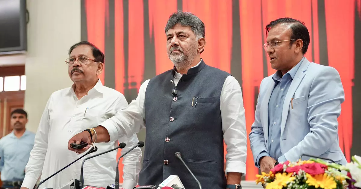 ಮನೆ ಮನೆಗೆ ಉಚಿತ ಜಾತಿ, ಶಾಶ್ವತ ನಿವಾಸ ಪ್ರಮಾಣ ಪತ್ರ ವಿತರಣೆ ಯೋಜನೆಗೆ ಸಿಎಂ ಡಿ.ಕೆ.ಶಿವಕುಮಾರ್ ಚಾಲನೆ ಮನೆ ಮನೆಗೆ ಉಚಿತ ಜಾತಿ, ಶಾಶ್ವತ ನಿವಾಸ ಪ್ರಮಾಣ ಪತ್ರ ವಿತರಣೆ ಯೋಜನೆಗೆ ಸಿಎಂ ಡಿ.ಕೆ.ಶಿವಕುಮಾರ್ ಚಾಲನೆ