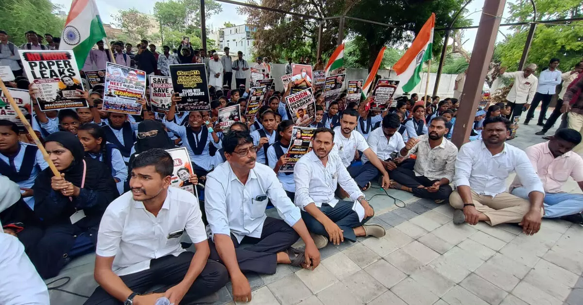 Raichur | ಸೋನಂ ವಾಂಗ್ಚುಕ್ ಅವರ ಹೋರಾಟ ಹತ್ತಿಕ್ಕುವ ಧೋರಣೆ ಖಂಡಿಸಿ ವಿದ್ಯಾರ್ಥಿಗಳ ಪ್ರತಿಭಟನೆ Raichur | ಸೋನಂ ವಾಂಗ್ಚುಕ್ ಅವರ ಹೋರಾಟ ಹತ್ತಿಕ್ಕುವ ಧೋರಣೆ ಖಂಡಿಸಿ ವಿದ್ಯಾರ್ಥಿಗಳ ಪ್ರತಿಭಟನೆ