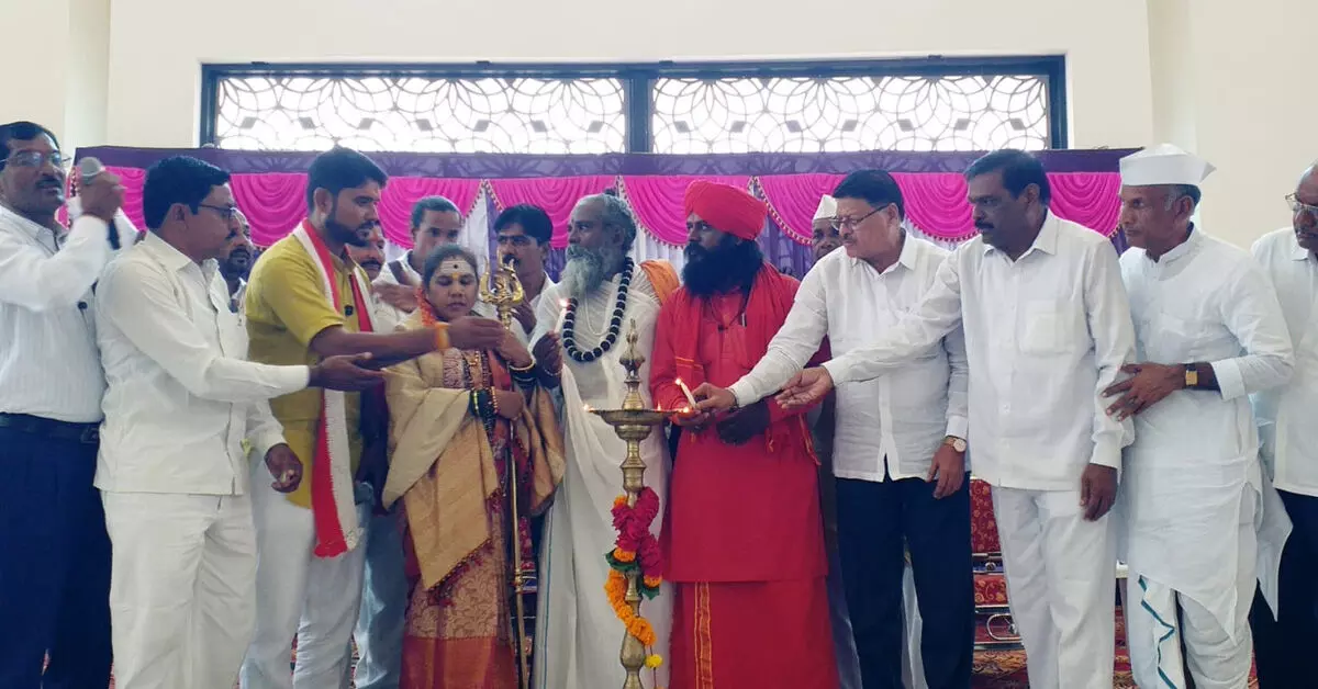 Aland | ವರದಕ್ಷಿಣೆ ಸಮಾಜಕ್ಕೆ ಕಳಂಕ; ನಿರ್ಮೂಲನೆಗೆ ಎಲ್ಲರೂ ಕೈಜೋಡಿಸಿ: ರಾಜು ಚವ್ಹಾಣ Aland | ವರದಕ್ಷಿಣೆ ಸಮಾಜಕ್ಕೆ ಕಳಂಕ; ನಿರ್ಮೂಲನೆಗೆ ಎಲ್ಲರೂ ಕೈಜೋಡಿಸಿ: ರಾಜು ಚವ್ಹಾಣ