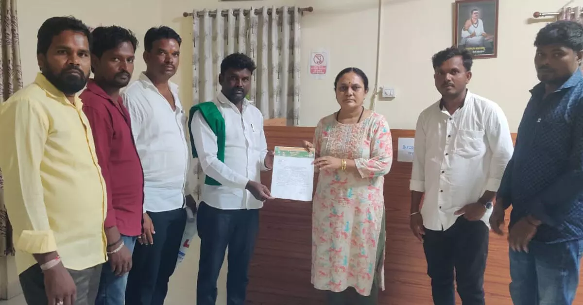 Yadgiri | ಗ್ರಾಮೀಣ ಪ್ರದೇಶಗಳಲ್ಲಿ ಅಕ್ರಮ ಮದ್ಯ ಮಾರಾಟ ತಡೆಗಟ್ಟಲು ಮನವಿ Yadgiri | ಗ್ರಾಮೀಣ ಪ್ರದೇಶಗಳಲ್ಲಿ ಅಕ್ರಮ ಮದ್ಯ ಮಾರಾಟ ತಡೆಗಟ್ಟಲು ಮನವಿ