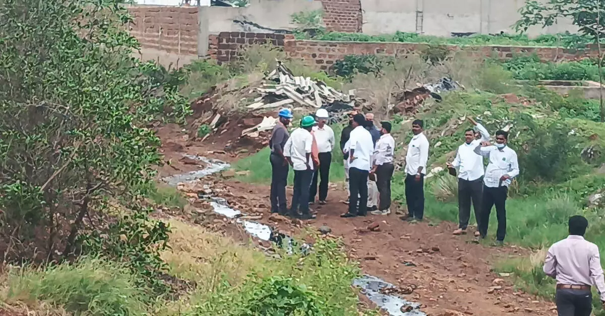 ಹುಮನಾಬಾದ್ ಕೈಗಾರಿಕಾ ಪ್ರದೇಶದಲ್ಲಿ ಲೋಕಾಯುಕ್ತ ದಿಢೀರ್ ದಾಳಿ; ಮಾಲಿನ್ಯ ಉಲ್ಲಂಘನೆ ಪತ್ತೆ ಹುಮನಾಬಾದ್ ಕೈಗಾರಿಕಾ ಪ್ರದೇಶದಲ್ಲಿ ಲೋಕಾಯುಕ್ತ ದಿಢೀರ್ ದಾಳಿ; ಮಾಲಿನ್ಯ ಉಲ್ಲಂಘನೆ ಪತ್ತೆ