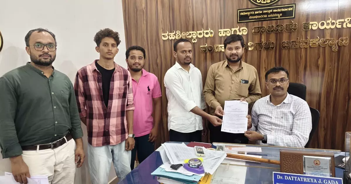 ಬಸವಕಲ್ಯಾಣ | ಸಚಿವ ಧರ್ಮೇಂದ್ರ ಪ್ರಧಾನ್ ರಾಜೀನಾಮೆಗೆ ಆಗ್ರಹಿಸಿ ಸಾಲಿಡಾರಿಟಿ ಯೂಥ್ ಮೊಮೆಂಟ್ ವತಿಯಿಂದ ಮನವಿ ಬಸವಕಲ್ಯಾಣ | ಸಚಿವ ಧರ್ಮೇಂದ್ರ ಪ್ರಧಾನ್ ರಾಜೀನಾಮೆಗೆ ಆಗ್ರಹಿಸಿ ಸಾಲಿಡಾರಿಟಿ ಯೂಥ್ ಮೊಮೆಂಟ್ ವತಿಯಿಂದ ಮನವಿ