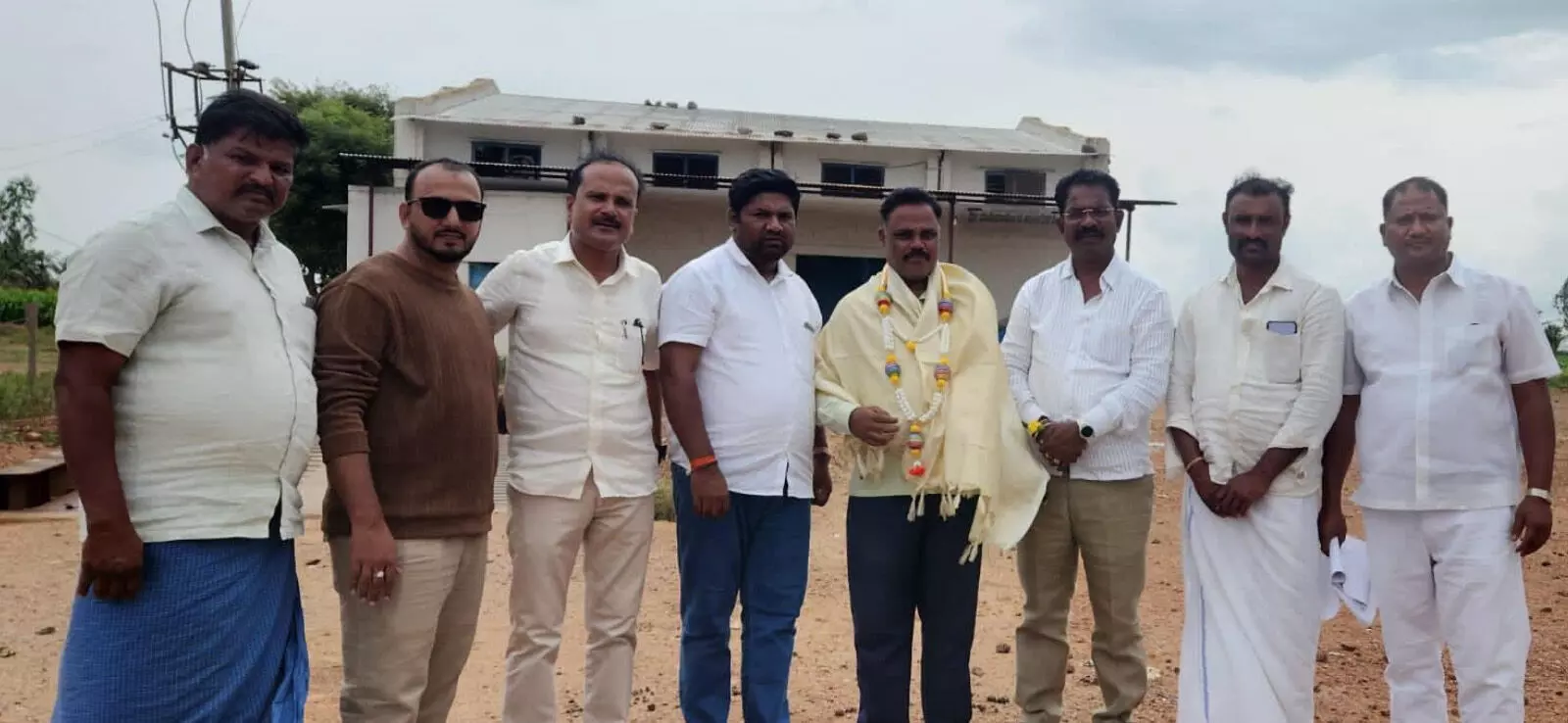 Harapanahalli | ಎಸ್ಐಆರ್ ಪ್ರಕ್ರಿಯೆ ಯಶಸ್ವಿಯಾಗಿ ನಿರ್ವಹಿಸಿದ ಬಿಎಲ್ಓ ನಾಗರಾಜ್ಗೆ ಸನ್ಮಾನ Harapanahalli | ಎಸ್ಐಆರ್ ಪ್ರಕ್ರಿಯೆ ಯಶಸ್ವಿಯಾಗಿ ನಿರ್ವಹಿಸಿದ ಬಿಎಲ್ಓ ನಾಗರಾಜ್ಗೆ ಸನ್ಮಾನ