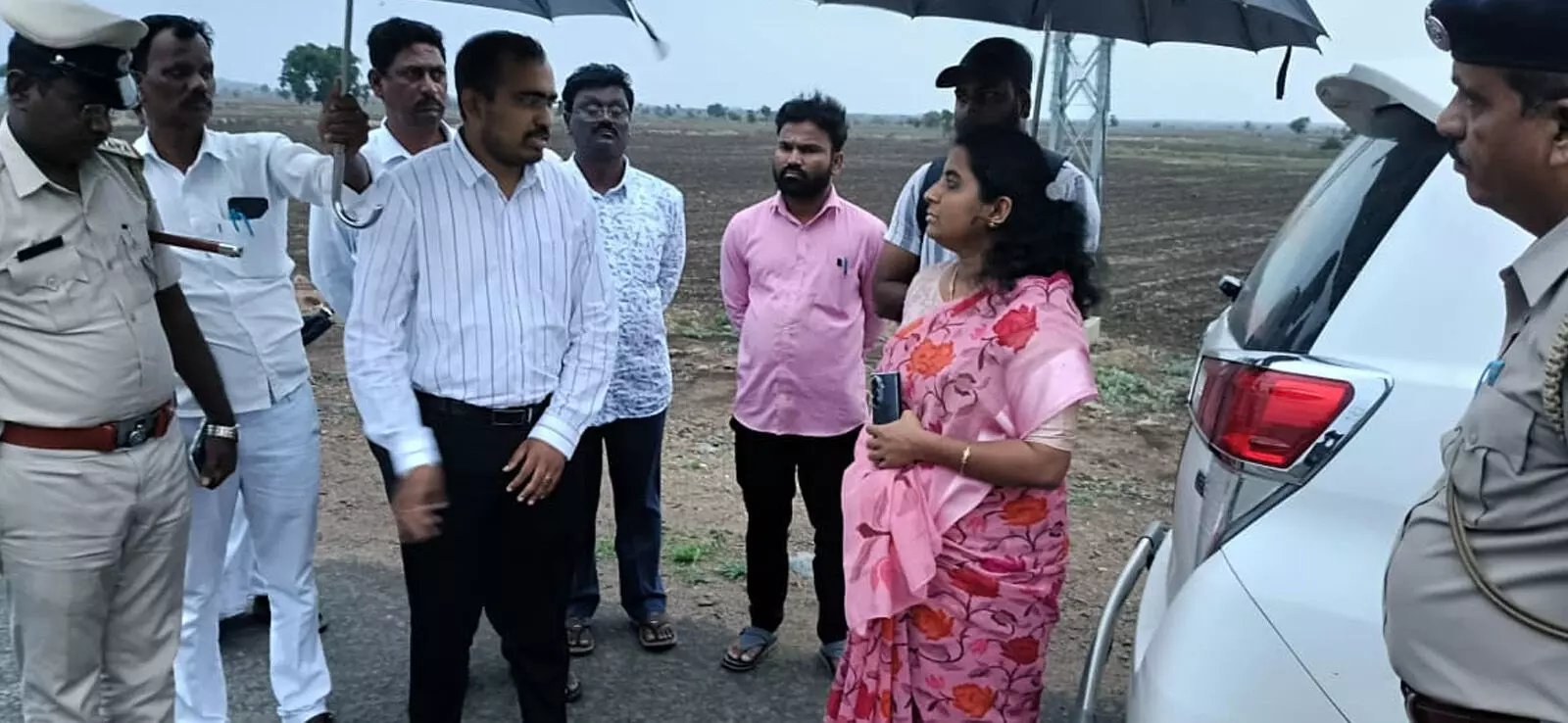 Raichur | ಕಾಲುವೆಗಳಿಗೆ ಜಿಲ್ಲಾಧಿಕಾರಿಗಳ ಭೇಟಿ; ಪರಿಶೀಲನೆ Raichur | ಕಾಲುವೆಗಳಿಗೆ ಜಿಲ್ಲಾಧಿಕಾರಿಗಳ ಭೇಟಿ; ಪರಿಶೀಲನೆ