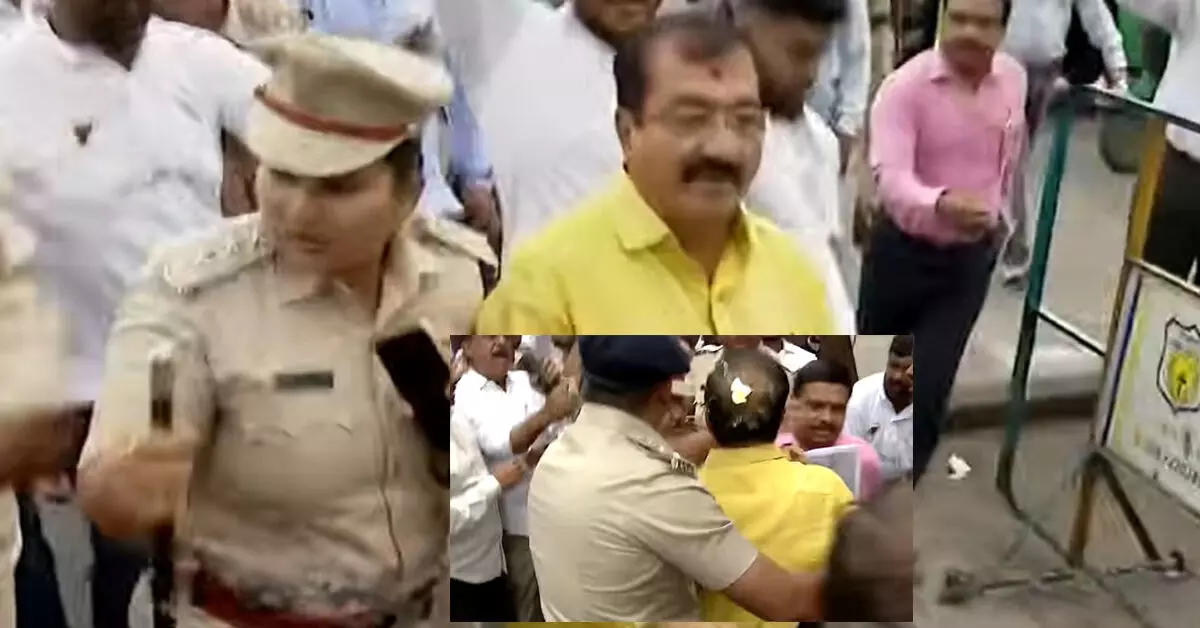 Bengaluru | ಕೆಪಿಸಿಸಿ ಕಚೇರಿಗೆ ಬಿಜೆಪಿ ಮುತ್ತಿಗೆ ಯತ್ನ; ಶಾಸಕ ಬಿ.ಪಿ.ಹರೀಶ್ ಮೇಲೆ ಮೊಟ್ಟೆ ಎಸೆತ Bengaluru | ಕೆಪಿಸಿಸಿ ಕಚೇರಿಗೆ ಬಿಜೆಪಿ ಮುತ್ತಿಗೆ ಯತ್ನ; ಶಾಸಕ ಬಿ.ಪಿ.ಹರೀಶ್ ಮೇಲೆ ಮೊಟ್ಟೆ ಎಸೆತ