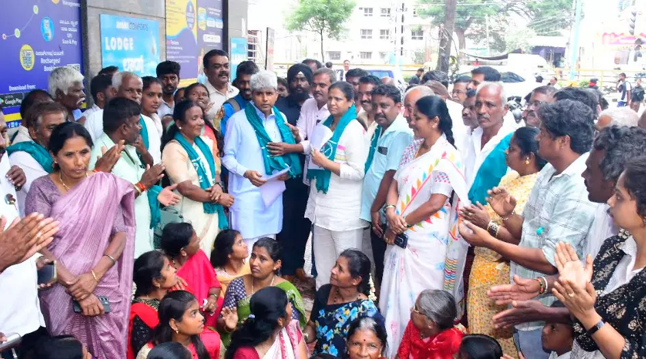 ಎಚ್.ಎ.ಎಲ್ ವಿಸ್ತರಣಾ ಘಟಕಕ್ಕೆ ರೈತರ ಜಮೀನು ಭೂಸ್ವಾಧೀನ ವಿರುದ್ದ ಮನವಿ ಎಚ್.ಎ.ಎಲ್ ವಿಸ್ತರಣಾ ಘಟಕಕ್ಕೆ ರೈತರ ಜಮೀನು ಭೂಸ್ವಾಧೀನ ವಿರುದ್ದ ಮನವಿ