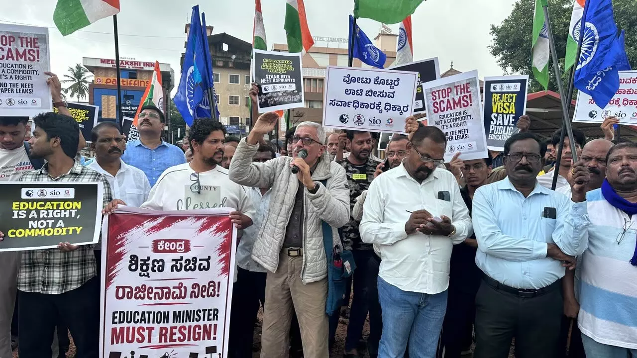ಕೇಂದ್ರ ಸರಕಾರದ ಹಿಂಸೆ, ಕುರುಡುತನದ ವಿರುದ್ಧ ಪ್ರತಿಭಟನೆ: ಫಣಿರಾಜ್ ಕೇಂದ್ರ ಸರಕಾರದ ಹಿಂಸೆ, ಕುರುಡುತನದ ವಿರುದ್ಧ ಪ್ರತಿಭಟನೆ: ಫಣಿರಾಜ್