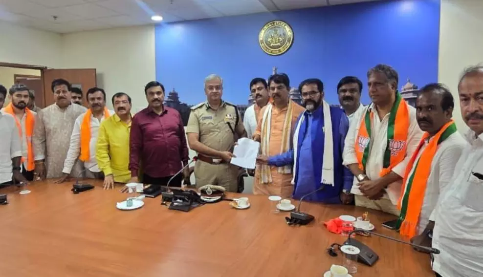 ಬಿಜೆಪಿ ಶಾಸಕರ ಮೇಲೆ ಹಲ್ಲೆ ಆರೋಪ; ಕಾನೂನು ಕ್ರಮಕ್ಕೆ ಬಿಜೆಪಿ ಒತ್ತಾಯ ಬಿಜೆಪಿ ಶಾಸಕರ ಮೇಲೆ ಹಲ್ಲೆ ಆರೋಪ; ಕಾನೂನು ಕ್ರಮಕ್ಕೆ ಬಿಜೆಪಿ ಒತ್ತಾಯ