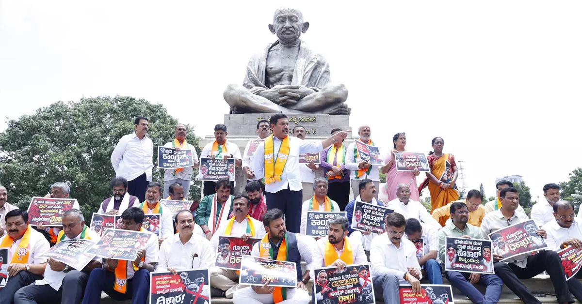 ಅರಾಜಕತೆ ಸೃಷ್ಟಿಸಲು ಕಾಂಗ್ರೆಸ್ ಹುನ್ನಾರ: ವಿಜಯೇಂದ್ರ ಅರಾಜಕತೆ ಸೃಷ್ಟಿಸಲು ಕಾಂಗ್ರೆಸ್ ಹುನ್ನಾರ: ವಿಜಯೇಂದ್ರ