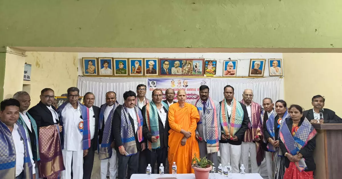 ರಾಜ್ಯದ ಮೊದಲ ಪರಿಶಿಷ್ಟ ಜಾತಿ ನ್ಯಾಯವಾದಿಗಳ ಸಹಕಾರ ಸಂಘಕ್ಕೆ ಕಲಬುರಗಿಯಲ್ಲಿ ಚಾಲನೆ ರಾಜ್ಯದ ಮೊದಲ ಪರಿಶಿಷ್ಟ ಜಾತಿ ನ್ಯಾಯವಾದಿಗಳ ಸಹಕಾರ ಸಂಘಕ್ಕೆ ಕಲಬುರಗಿಯಲ್ಲಿ ಚಾಲನೆ