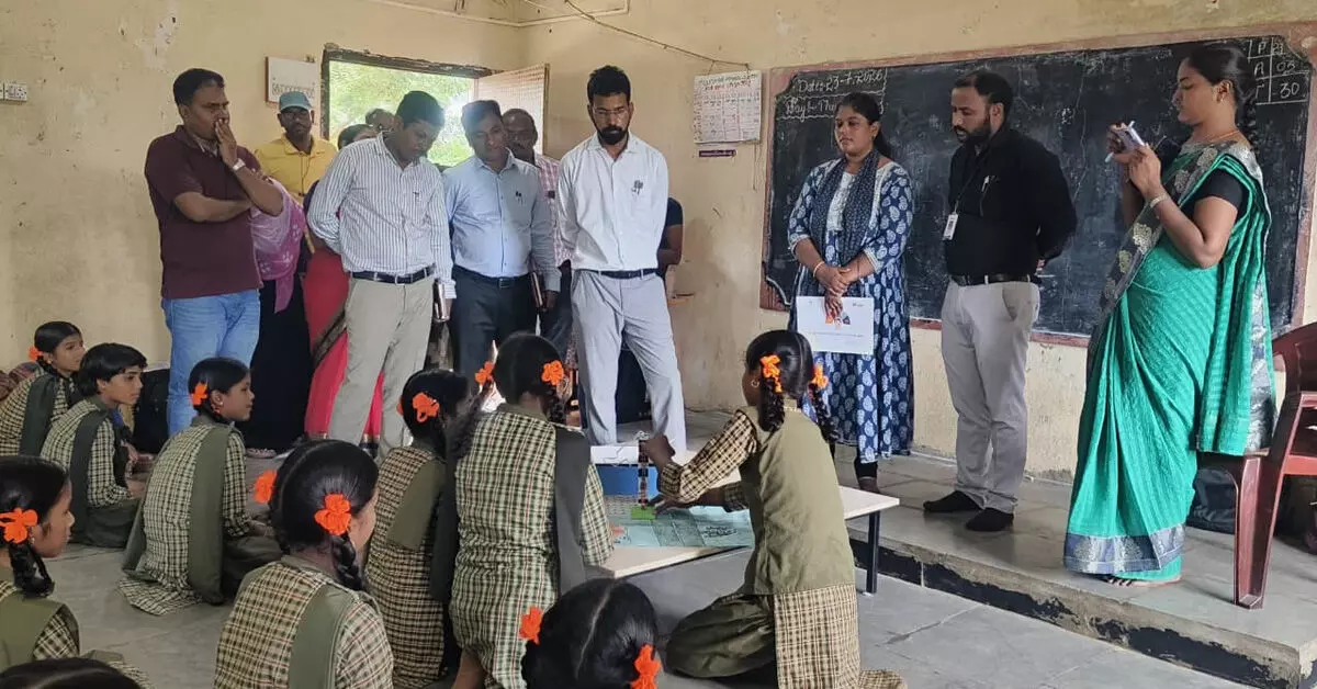 ವಡಿಗೇರಾ | ಕಸ್ತೂರಬಾ ಗಾಂಧಿ ಬಾಲಕಿಯರ ಶಾಲೆಗೆ-ಸಿಇಓ ಲವೀಶ್ ಓರಡಿಯಾ ಭೇಟಿ ವಡಿಗೇರಾ | ಕಸ್ತೂರಬಾ ಗಾಂಧಿ ಬಾಲಕಿಯರ ಶಾಲೆಗೆ-ಸಿಇಓ ಲವೀಶ್ ಓರಡಿಯಾ ಭೇಟಿ