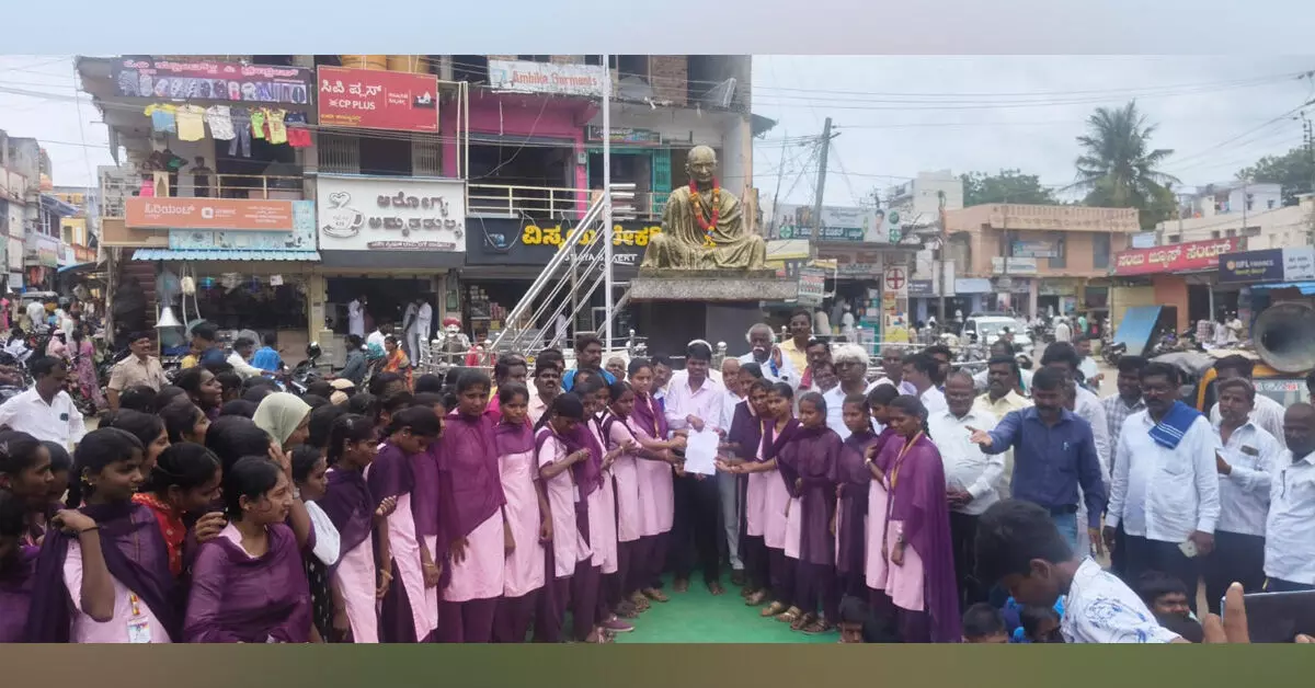ಸುರಪುರ | ನೀಟ್ ಪ್ರಶ್ನೆಪತ್ರಿಕೆ ಸೋರಿಕೆ ಖಂಡಿಸಿ ದಲಿತ ಸಂಘರ್ಷ ಸಮಿತಿ ಪ್ರತಿಭಟನೆ ಸುರಪುರ | ನೀಟ್ ಪ್ರಶ್ನೆಪತ್ರಿಕೆ ಸೋರಿಕೆ ಖಂಡಿಸಿ ದಲಿತ ಸಂಘರ್ಷ ಸಮಿತಿ ಪ್ರತಿಭಟನೆ