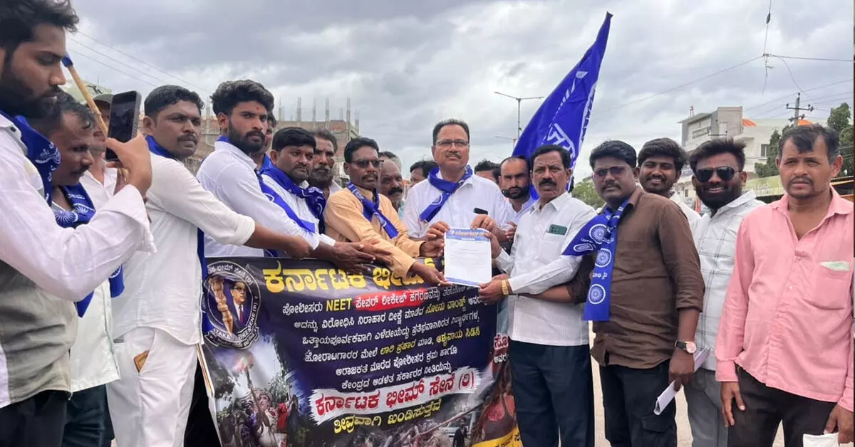 ಆಳಂದ | ನೀಟ್ ಪ್ರಶ್ನೆಪತ್ರಿಕೆ ಸೋರಿಕೆ ಖಂಡಿಸಿ ಕರ್ನಾಟಕ ಭೀಮ ಸೇನೆಯಿಂದ ಪ್ರತಿಭಟನೆ ಆಳಂದ | ನೀಟ್ ಪ್ರಶ್ನೆಪತ್ರಿಕೆ ಸೋರಿಕೆ ಖಂಡಿಸಿ ಕರ್ನಾಟಕ ಭೀಮ ಸೇನೆಯಿಂದ ಪ್ರತಿಭಟನೆ