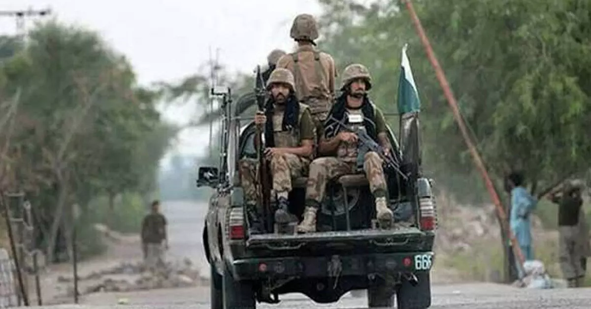 Pakistan | ಚೆಕ್ಪೋಸ್ಟ್ ಮೇಲೆ ದಾಳಿ; ಭದ್ರತಾ ಸಿಬ್ಬಂದಿ ಸಹಿತ 15 ಮಂದಿ ಮೃತ್ಯು Pakistan | ಚೆಕ್ಪೋಸ್ಟ್ ಮೇಲೆ ದಾಳಿ; ಭದ್ರತಾ ಸಿಬ್ಬಂದಿ ಸಹಿತ 15 ಮಂದಿ ಮೃತ್ಯು