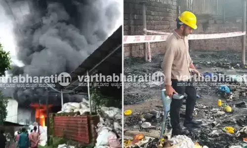 ಕಾಸರಗೋಡು : ಚಟ್ಟಂಚಾಲ್ ಕೈಗಾರಿಕಾ ವಲಯದ ಪ್ಲಾಸ್ಟಿಕ್ ಘಟಕದಲ್ಲಿ ಬೆಂಕಿ ಅವಘಡ; ಅಪಾರ ನಷ್ಟ