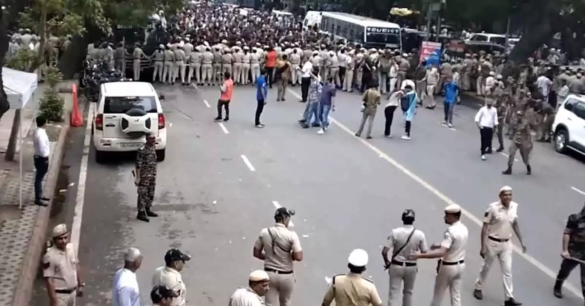 ಜಂತರ್ ಮಂತರ್ ಪ್ರತಿಭಟನೆಯಲ್ಲಿ ಎಐ ಕಣ್ಗಾವಲು; ಪ್ರತಿಭಟನಾಕಾರರ ಆರೋಪ: ವರದಿ ಜಂತರ್ ಮಂತರ್ ಪ್ರತಿಭಟನೆಯಲ್ಲಿ ಎಐ ಕಣ್ಗಾವಲು; ಪ್ರತಿಭಟನಾಕಾರರ ಆರೋಪ: ವರದಿ